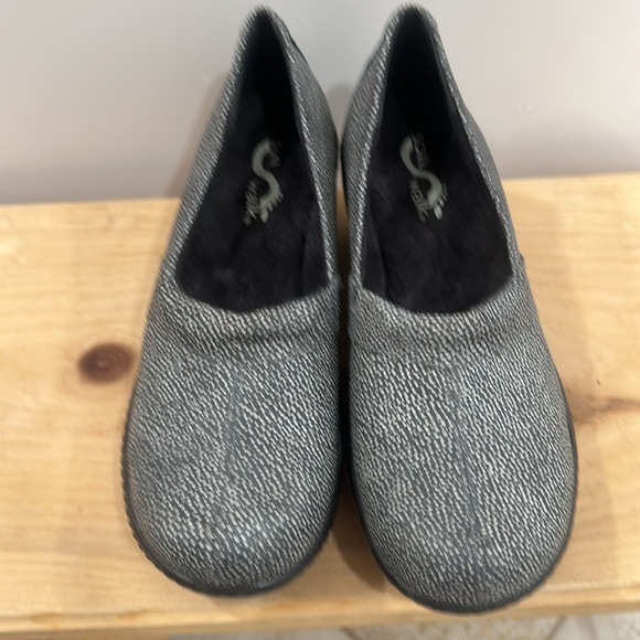 Soft walk clogs - Picture 2 of 3